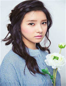 《公车挺进她的花蜜-国精产品8220》