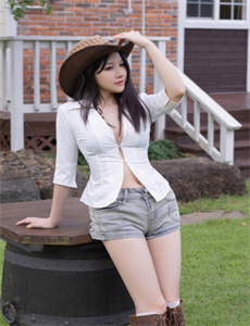 《打扑克摇床-迈开腿尝尝你的草莓什么感觉》